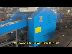 1600F 紙の破片を切る