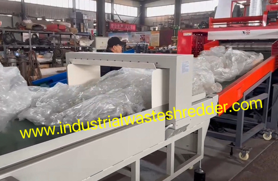 2400F PE PP PET プラスチックフィルムシェリダー 高効率のモノフィラメントフィルムシェリダー 1000-2000KG / 時間 廃棄物 PP ラフィアヤーン シェリダー 刃の耐磨性