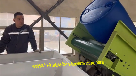 高効率の廃棄物プラスチックのバレルシェリダー,200LHDPE IBCドラムCEとダブルシャフトシェリダー,ガロンプラスチックのドラムクラッシャー1000kg/h,化学プラスチックドラムプレシェリダー